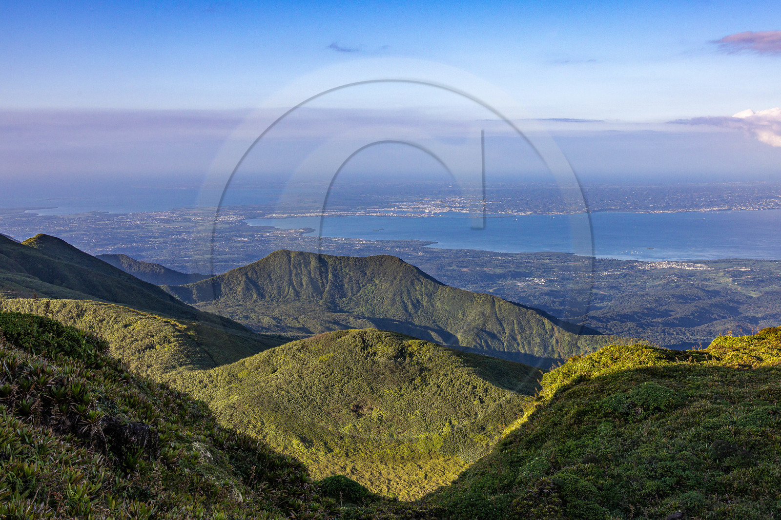 La Soufrière, vue sur Petit-Bourg et Point-à-Pitre