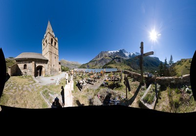 La Meije, La Grave, L'église romane  Notre-Dame-de-l'Assomption date du XIe et début XIIe siècle