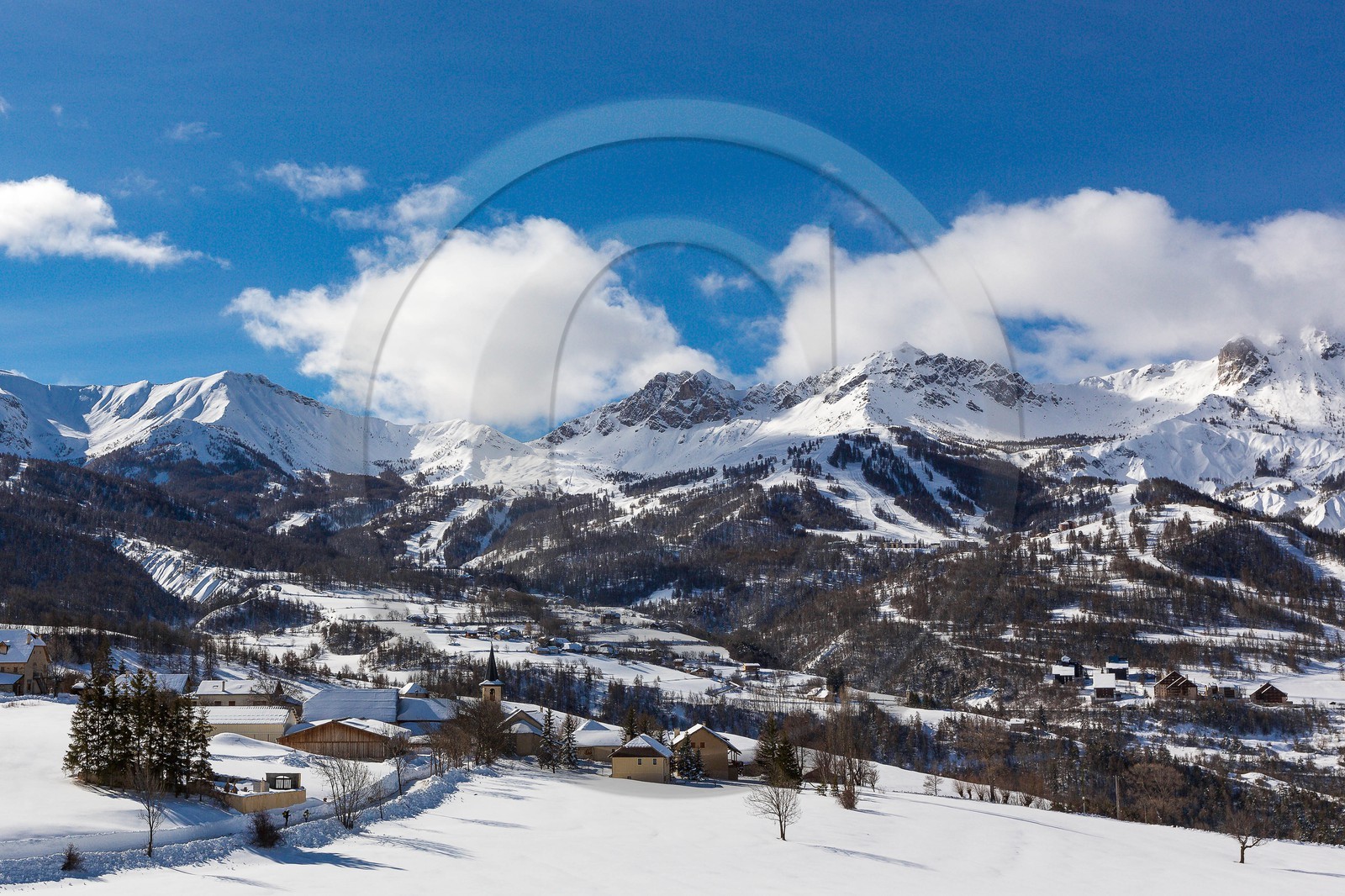 station de ski Sauze Super-Sauzedepuis Serre-Notre-Dame, hameau La Conche