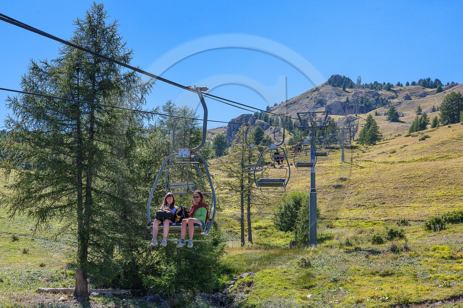 Pays de Serre-Ponçon, Réallon et les Aiguilles de Chabrières, télésiège des Aurans