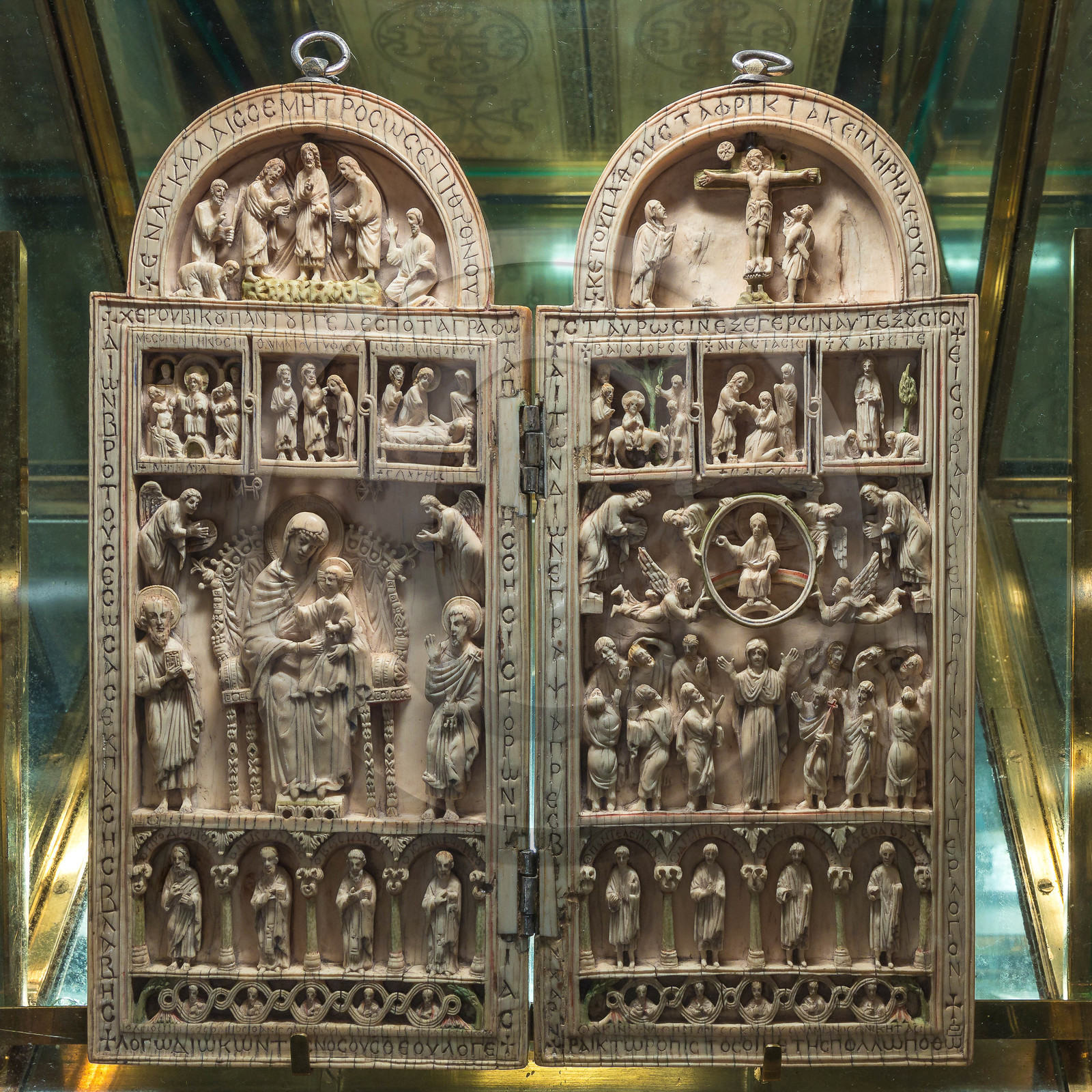 Diptyque en ivoire du XIIe siècle d’inspiration byzantin