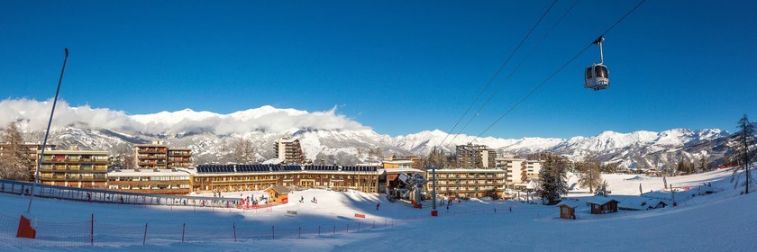 Uvernet-Fours, station de ski de Praloup , hôtel le Marmotel