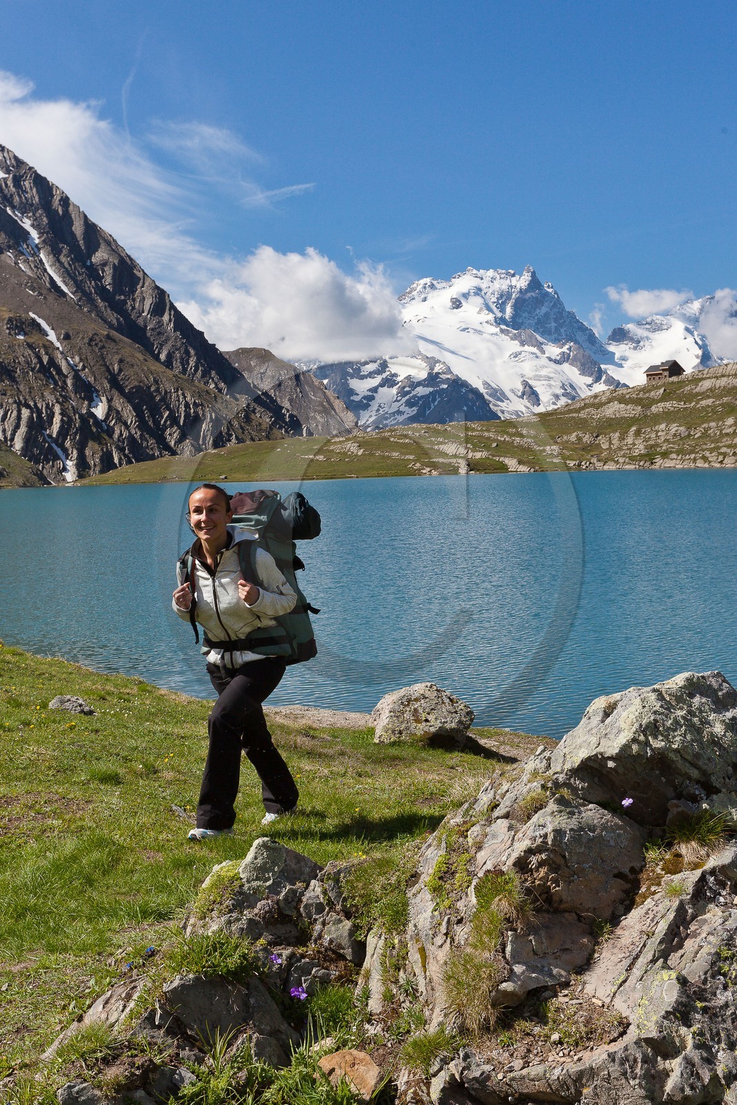 Randonnée au lac du Goléon devant la Meije