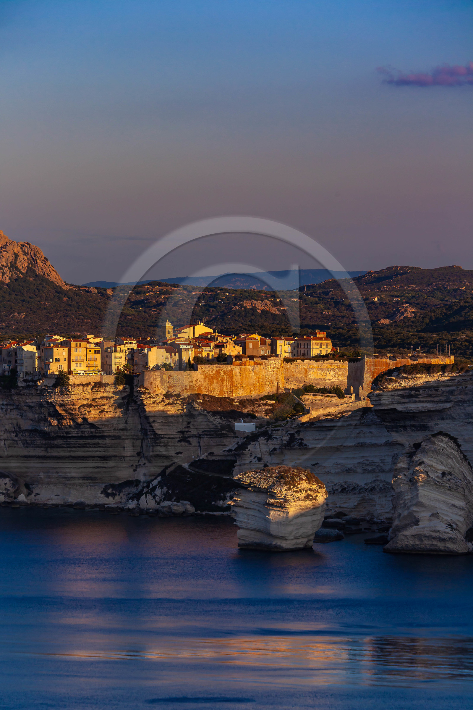 Lever de soleil sur Bonifacio