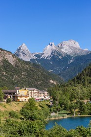 Lauzet-sur-Ubaye, Lac du Lauzet, l'hôtel la Lauzetane, la Petite et Grande Séolane