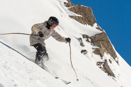 Ski enfant poudreuse