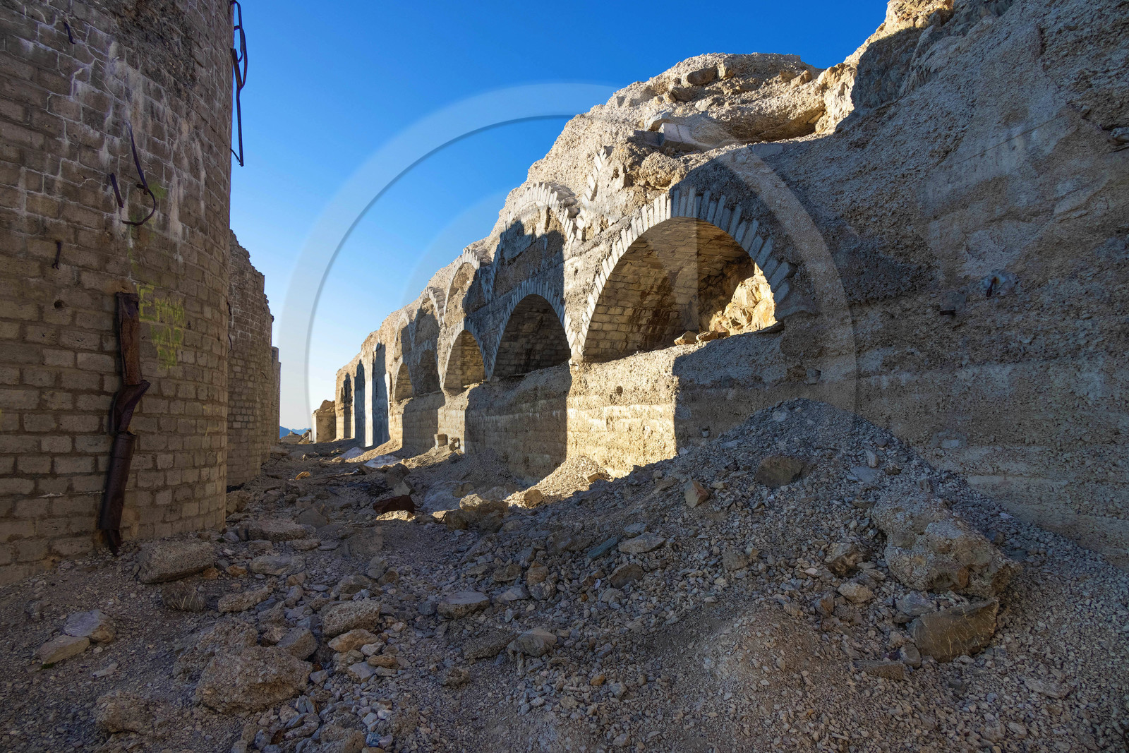 Fort du Chaberton et les ruines de l'ancien camp militaire