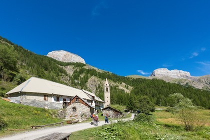 Ubaye, Vallon du Laverq, Chapelle des Pénitents, église Saint-Antoine (XVIIe siècle) et l'ancienne Abbaye Chlaisienne du Laverq (XIIe siècle)