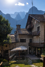 Saretto, Visaisa Taverna & Foresteria