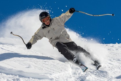 Ski enfant poudreuse
