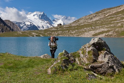Randonnée au lac du Goléon devant la Meije