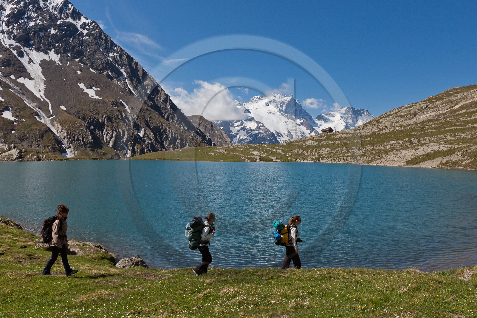 Randonnée au lac du Goléon devant la Meije