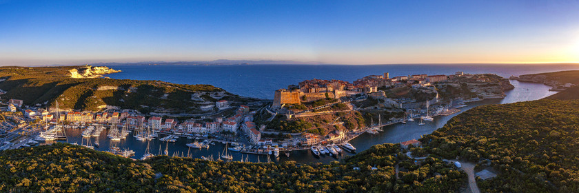 La citadelle et le port de Bonifacio