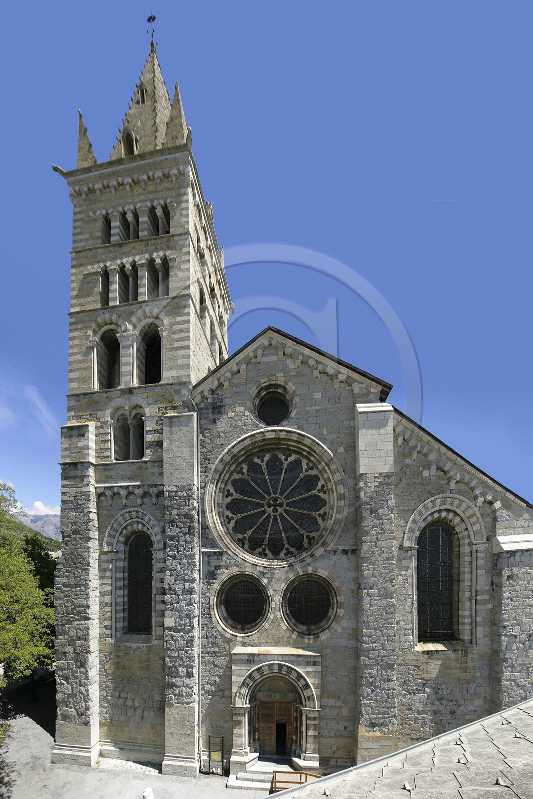 Embrun, Cathédrale Notre-Dame du Réal, façade ouest
