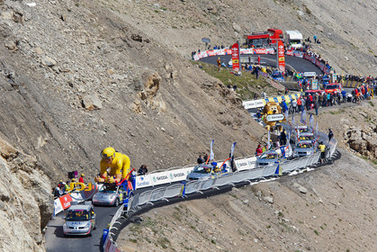 Tour de France 2011, arrivée au sommet du col du Galibier (altitude 2 6421 m)