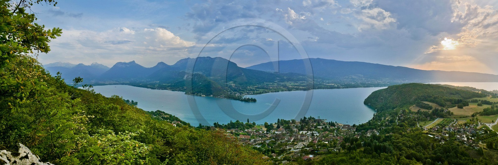 Réserve naturelle du Roc de Chère, Lac d'Annecy