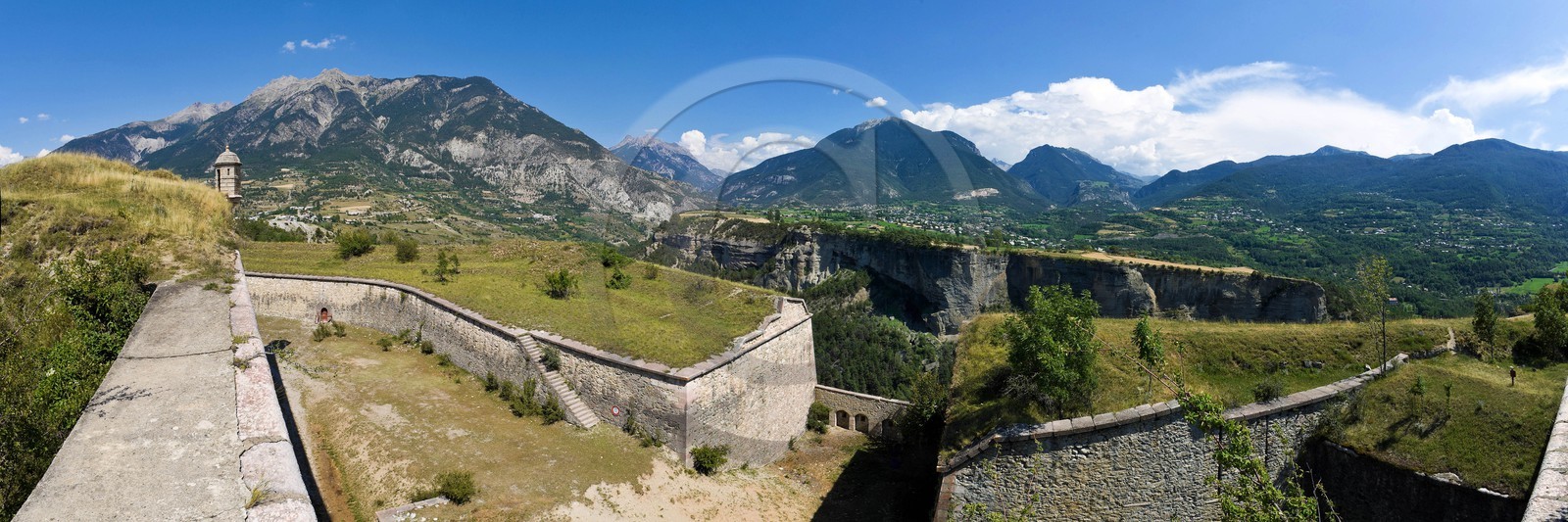 Mont-Dauphin, fortifications Vauban, échauguette bastion et demi-lune