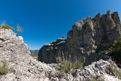 Vallée de l'Oule, Montmorin, Col des Tourettes, Roche percée