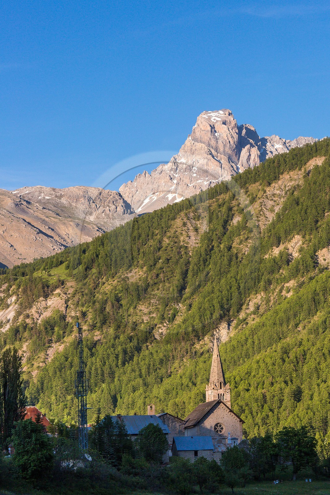 Saint-Paul-sur-Ubaye et le Brec de Chambeyron