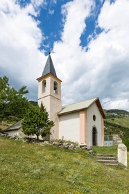 Eglise de l'Adroit de Pontis datant du 19e siècle. Son Saint patron est Saint-Claude.