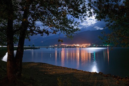 Lac de Serre-Ponçon, Savines-le-Lac et le pont