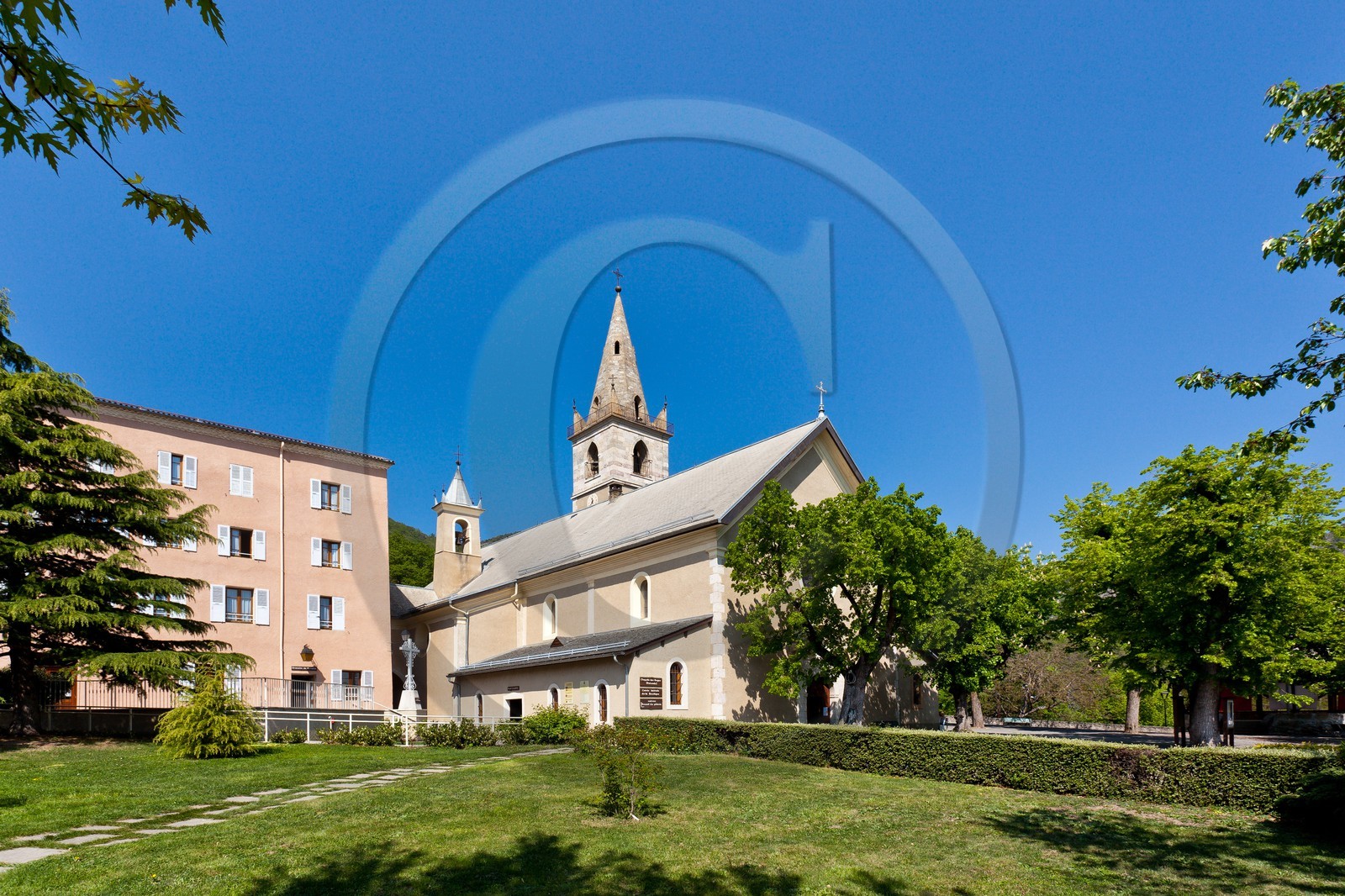 Sanctuaire de Notre-Dame du Laus, la basilique