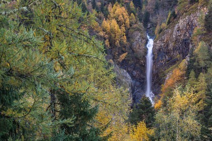 Vallée du Béranger, hameau de Valsenestre, cascade de la Draire
