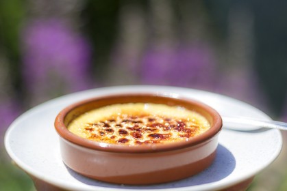 Gîte Auberge de l'Eau Blanche, Crème brulée à la reine des prés