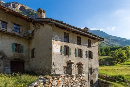 Saint-Paul-sur-Ubaye, hameau de Maljasset, cadran solaire Création Zarbula 1860 et restauration en 1990 par J.F. Gavoty