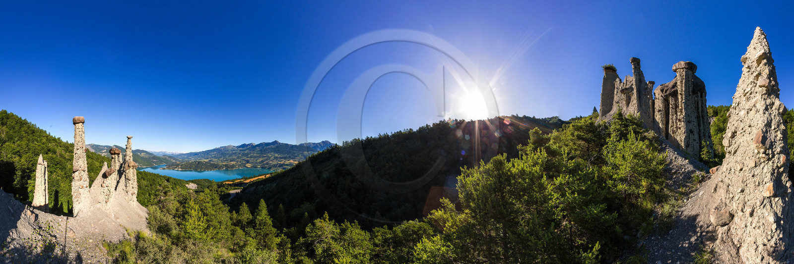 Le Sauze-du-Lac, site classé des Demoiselles Coiffées,  appelées également cheminées de fées
