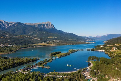 Lac de Serre-Ponçon, Embrun et le plan d'eau