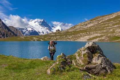Randonnée au lac du Goléon devant la Meije