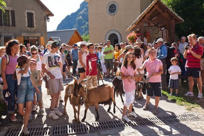 La fête de la Sainte-Anne à Prapic, fin juillet, tiercé de chèvres
