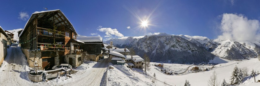 Saint-Véran, 2 042 m d'altitude,  plus haute commune  d'Europe