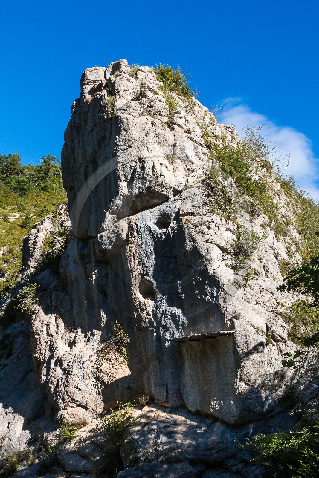 Saint-Geniez, Pierre écrite