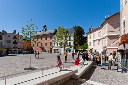 Embrun, La place Barthelon et la mairie