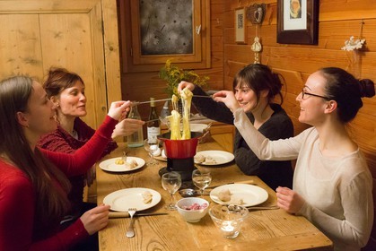 La fondue savoyarde est un plat régional de la gastronomie française