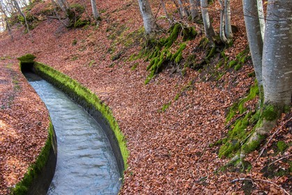 Canal du Beaumont au dessus du hameau les Angelas