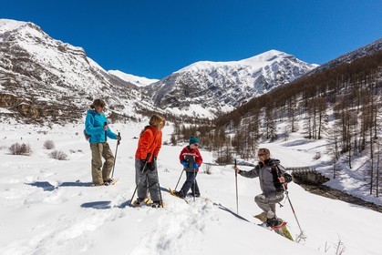 Crévoux, randonnée famille en raquettes à neige