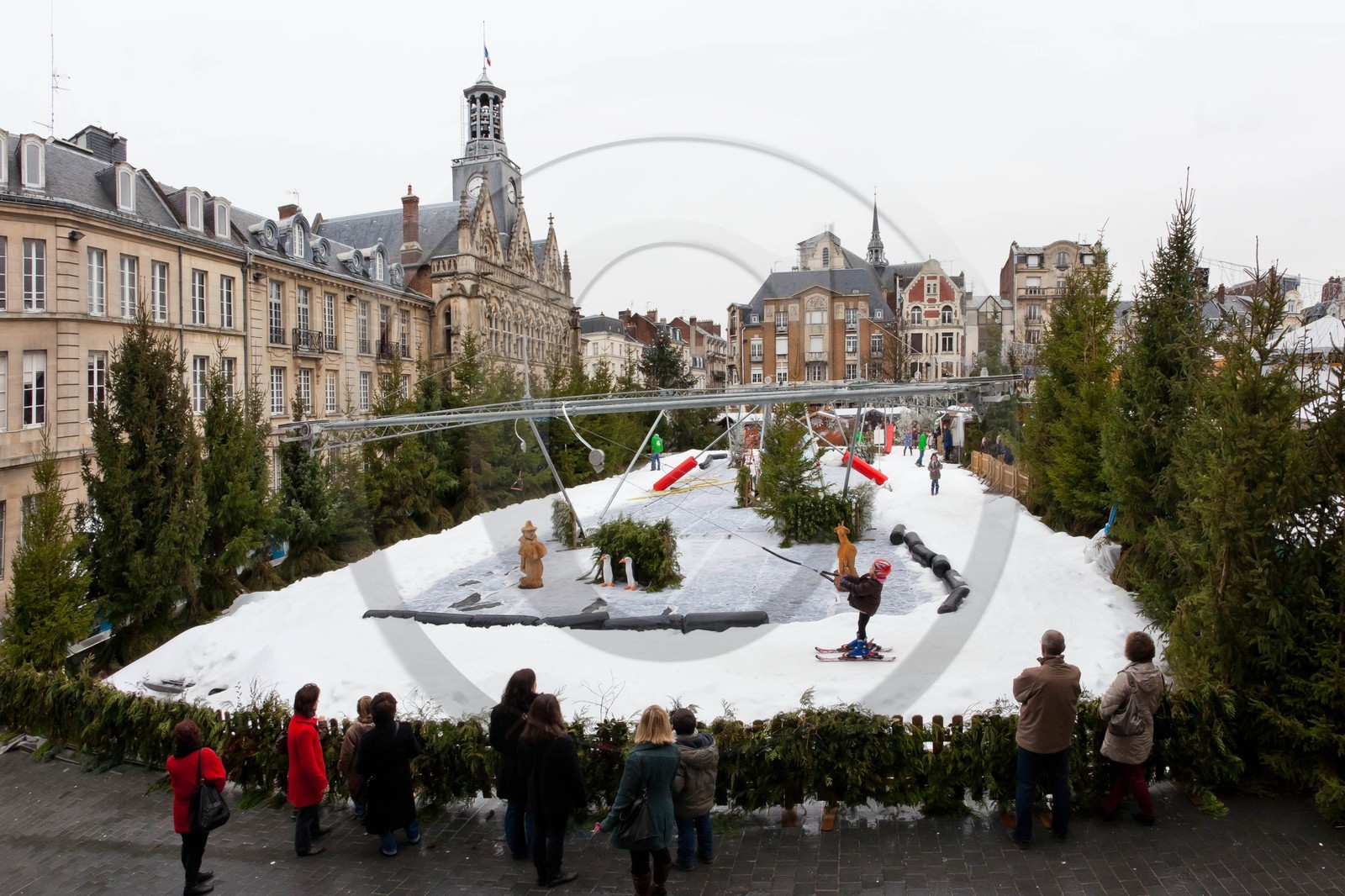La patinoire en glace naturelle installée par Synerglace à Saint-Quentin