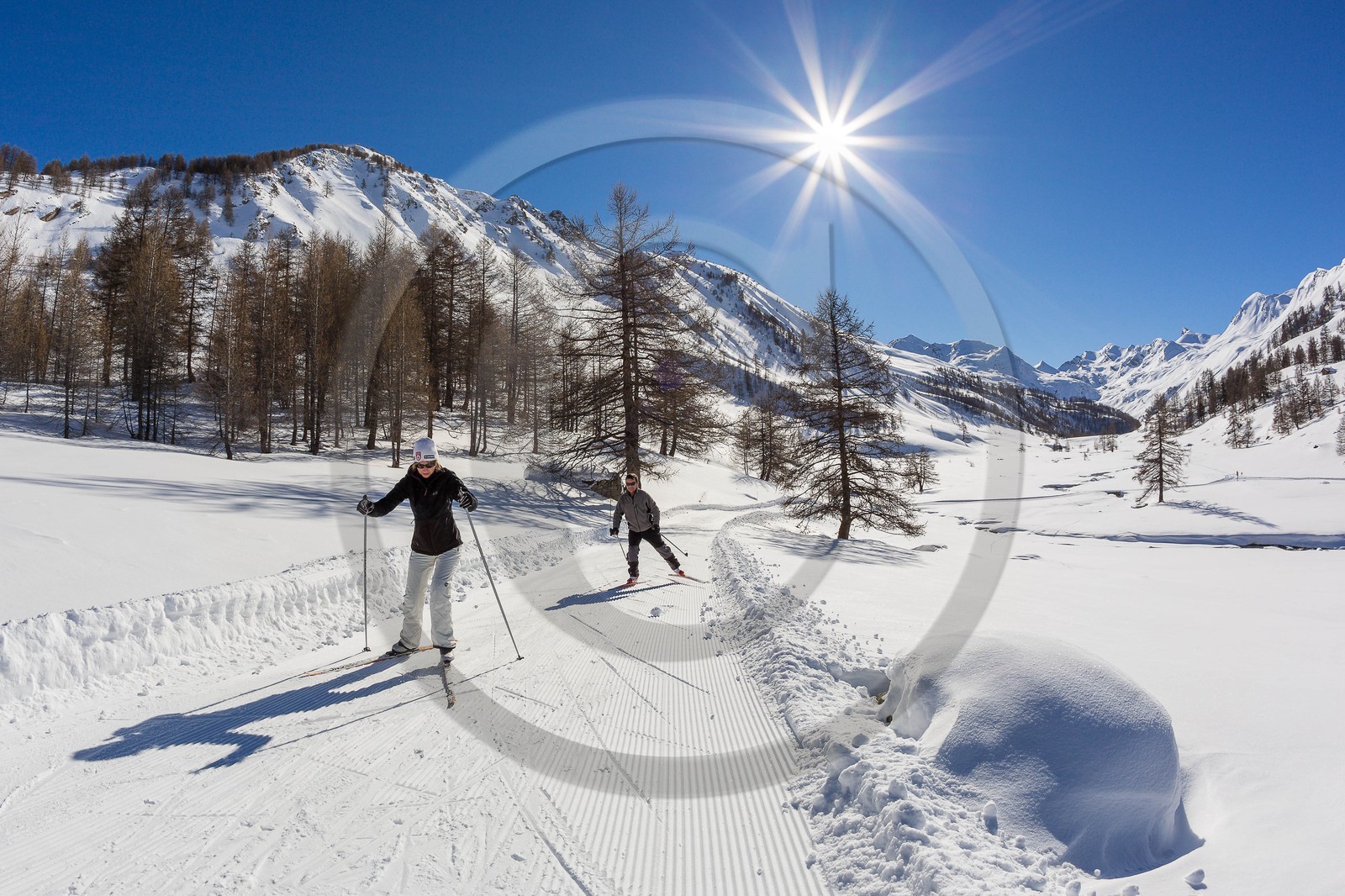 Larche, col de Larche, ski de fond dans le vallon du Lauzanier