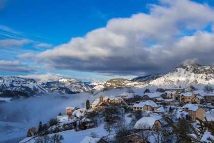 Le Sauze-du-Lac, village perché sur les hauteurs du lac de Serre-Ponçon