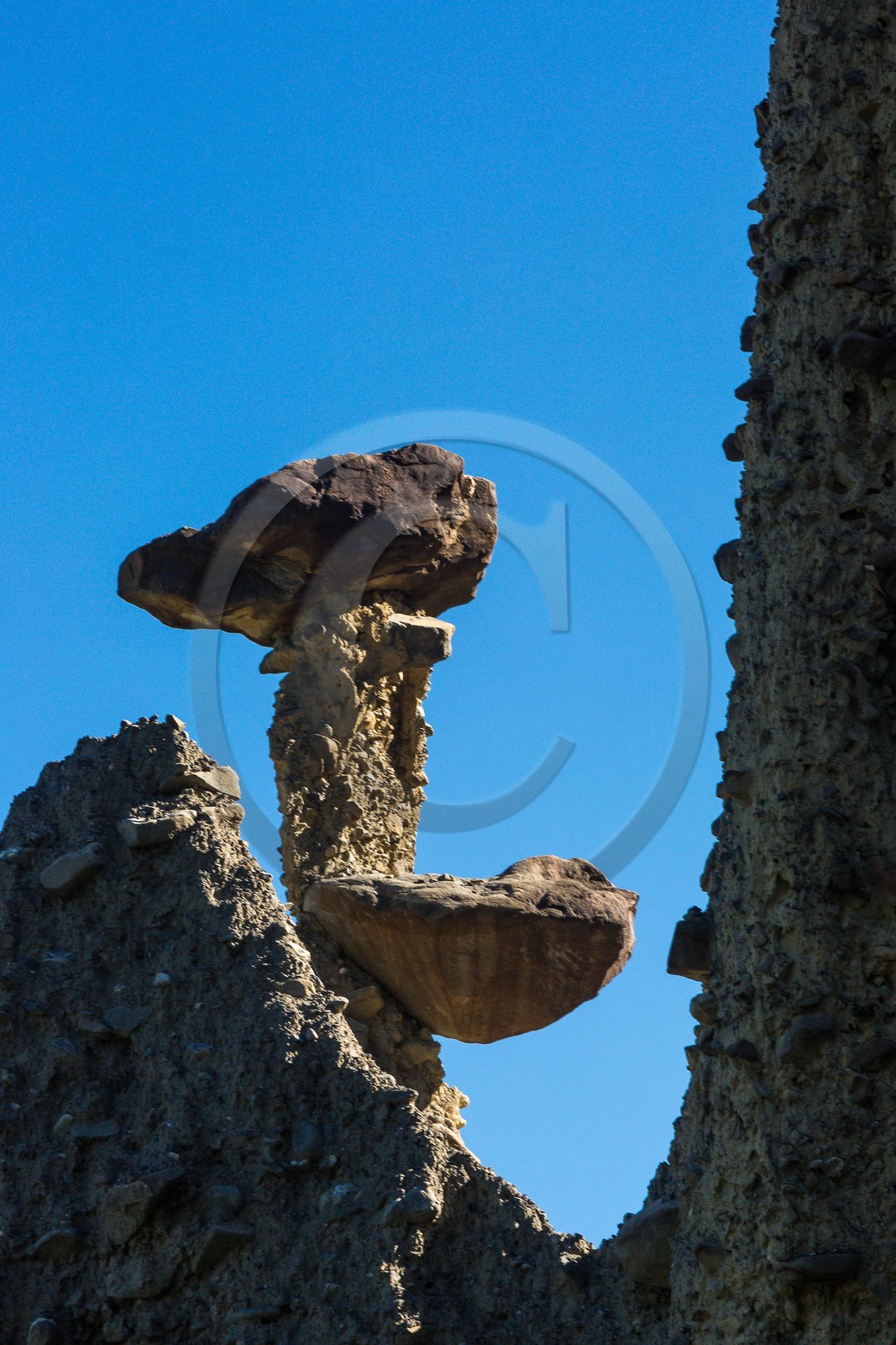 Le Sauze-du-Lac, site classé des Demoiselles Coiffées,  appelées également cheminées de fées