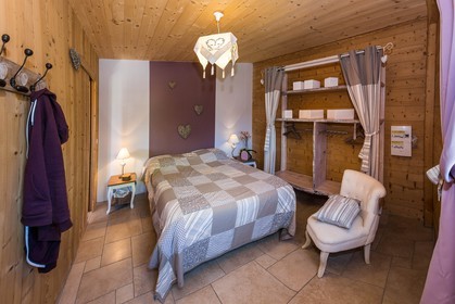 Saint-Léger-les-Mélèzes, location saisonnière, appartement 4 personnes dans le chalet de Emmanuel Blondeau