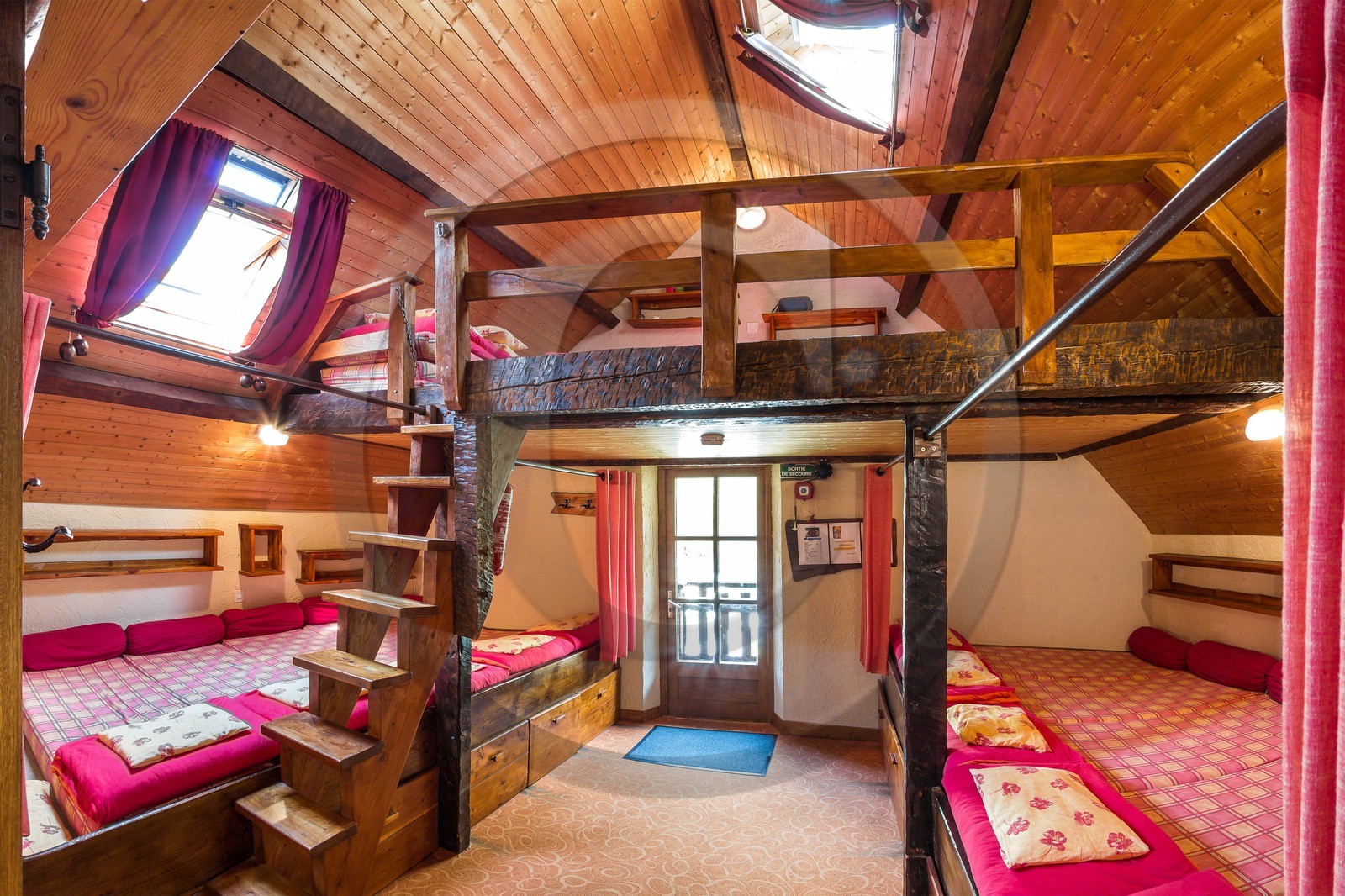 Vallée du Valgaudemar, La Chapelle-en-Valgaudemar,  Gîte d'étape du Casset