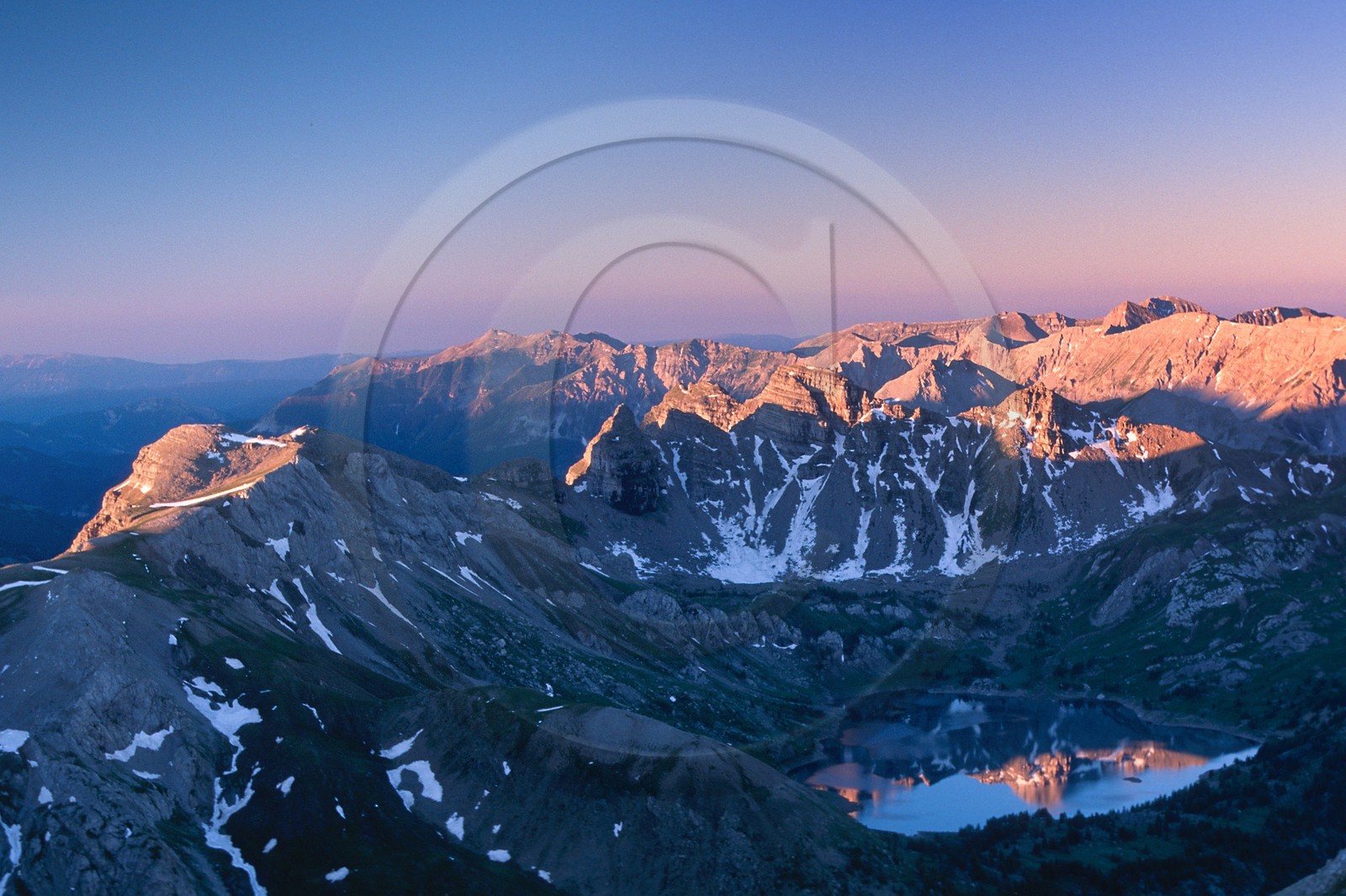 Lac d'Allos, le plus grand lac naturel d'altitude d'europe