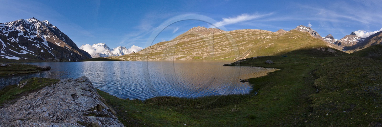 Refuge, Lac du Goléon et la Meije