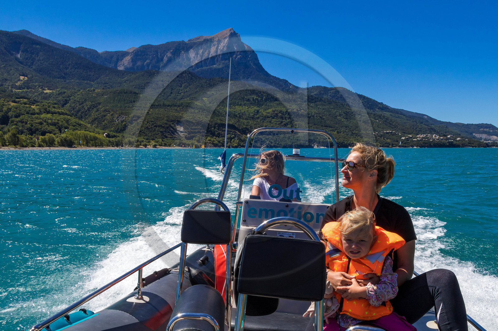 Out Emotion, croisière en vedette en acajou