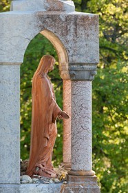 L'oratoire de l'ange est l'endroit où Benoîte a été transportée par l'ange, col de l'Ange