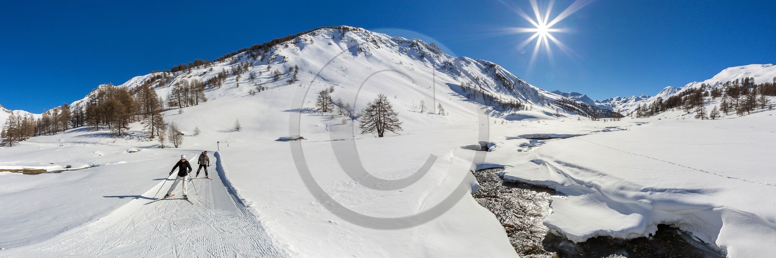 Larche, col de Larche, ski de fond dans le vallon du Lauzanier